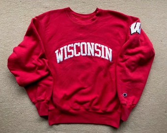 University of Wisconsin Madison (Badgers) Sweatshirt – Reverse Weave by Champion – Vintage 2010s (early) – Size Small