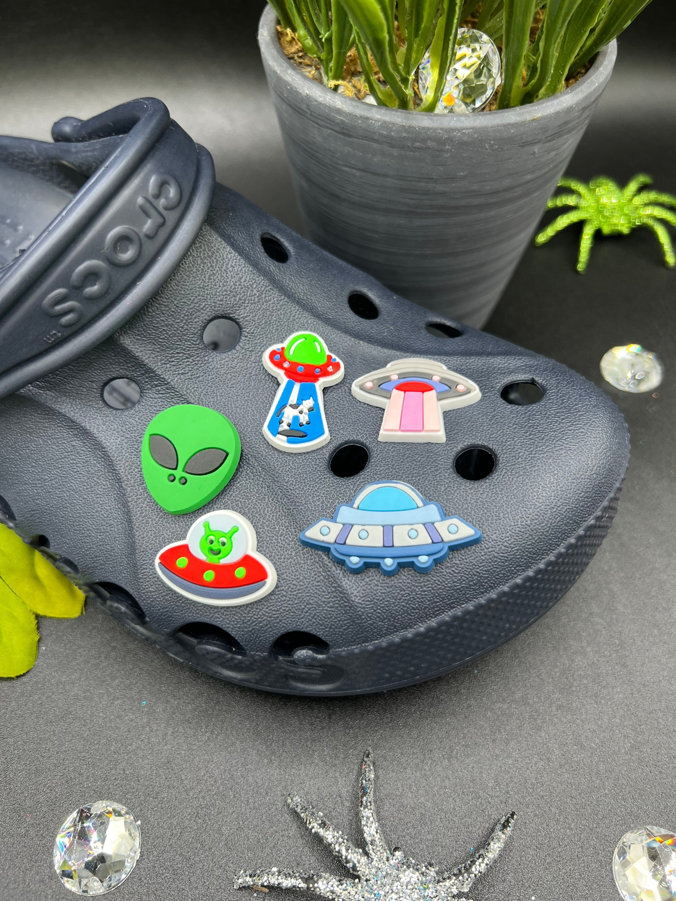Crocs Jibbitz™ Teen Bro Shoe Charms 5 Pack - Multicolor: Alien, Headphones,  Etc.