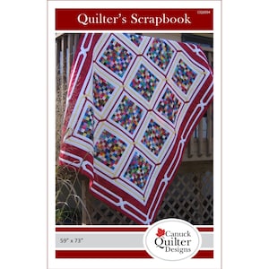 Op de afbeelding: Quilter's Scrapbook quiltpatroon met een rode, witte en gele rand rond een kleurrijk patchwork-centrum. De quilt is 59 inch bij 73 inch.