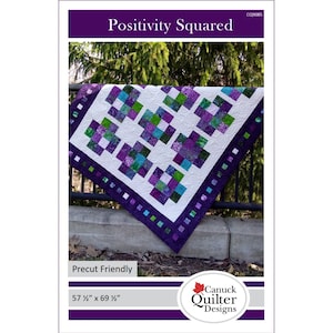 Op de afbeelding: Een quiltpatroon genaamd "Positivity Squared" met een patchwork-ontwerp in paars, groen en wit. De quilt is geschikt voor voorgeknipte stukken en meet 146,05 cm x 176,53 cm.