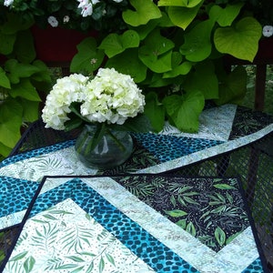 Flipped Quilted Placemats and Runner Pattern PDF download image 5