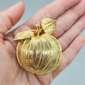 Mimi di N Gold Apple Belt Buckle Vintage 1976