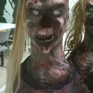ZOMBIE BLONDE bust display  1:1 scale
