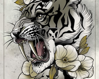 Könnte beinhalten: Eine Schwarzweißillustration eines knurrenden Säbelzahntigers mit großen Fangzähnen, umgeben von weißen Blüten mit gelben Zentren. Der Hintergrund ist hellgrau mit einer dezenten gesprenkelten Textur.