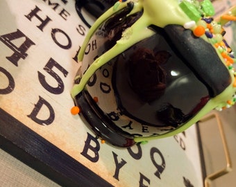 Halloween Cauldron Candy Apples, Halloween Candy Apples, Cauldron Candy Apples