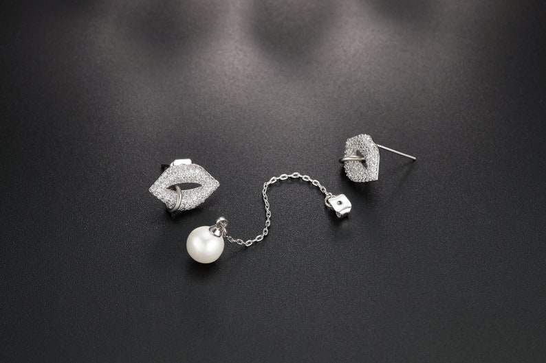 Cute Earrings Lips Cubic Zirconia Silver Chain Mismatched Earrings Avant Garde Modern Earrings Drop Earrings