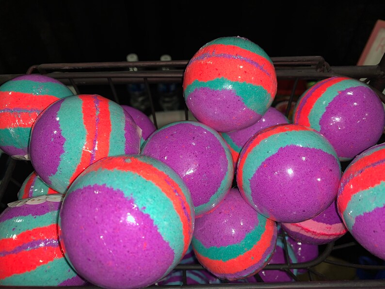 Beautiful Bath Bombs with GREAT smells Etsy