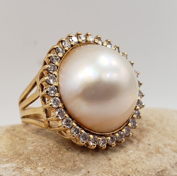 Mabe Cultured White Dome Shaped Pearl With Diamon… - image 1