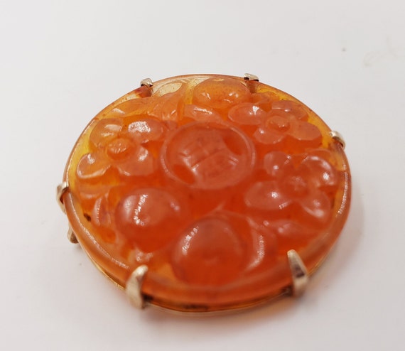 Round Carnelian Carved pin in 10KT Yellow Gold - image 3