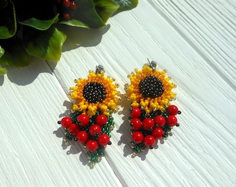 Sunflower earrings dangle / Flower beaded earrings / sunflower beaded earrings / Yellow flower earrings / Gift for daughter