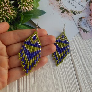 Chartreuse jewelry earrings Woven Seed Bead Green blue earrings Beaded fringe boho women&#39;s earrings dangles  earrings short fringe