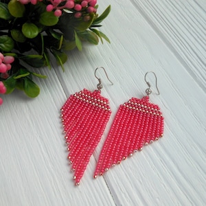 Pink earrings dangle / Romantic Gift / Romantic earrings / gift for girlfriend from girlfriend / Seed beaded earrings
