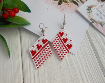 Regalo di San Valentino Orecchini di perline gioielli cuore fatti a mano, amore orecchini regalo per lei, orecchini dichiarazione cuori rossi, orecchini d'amore penzoloni