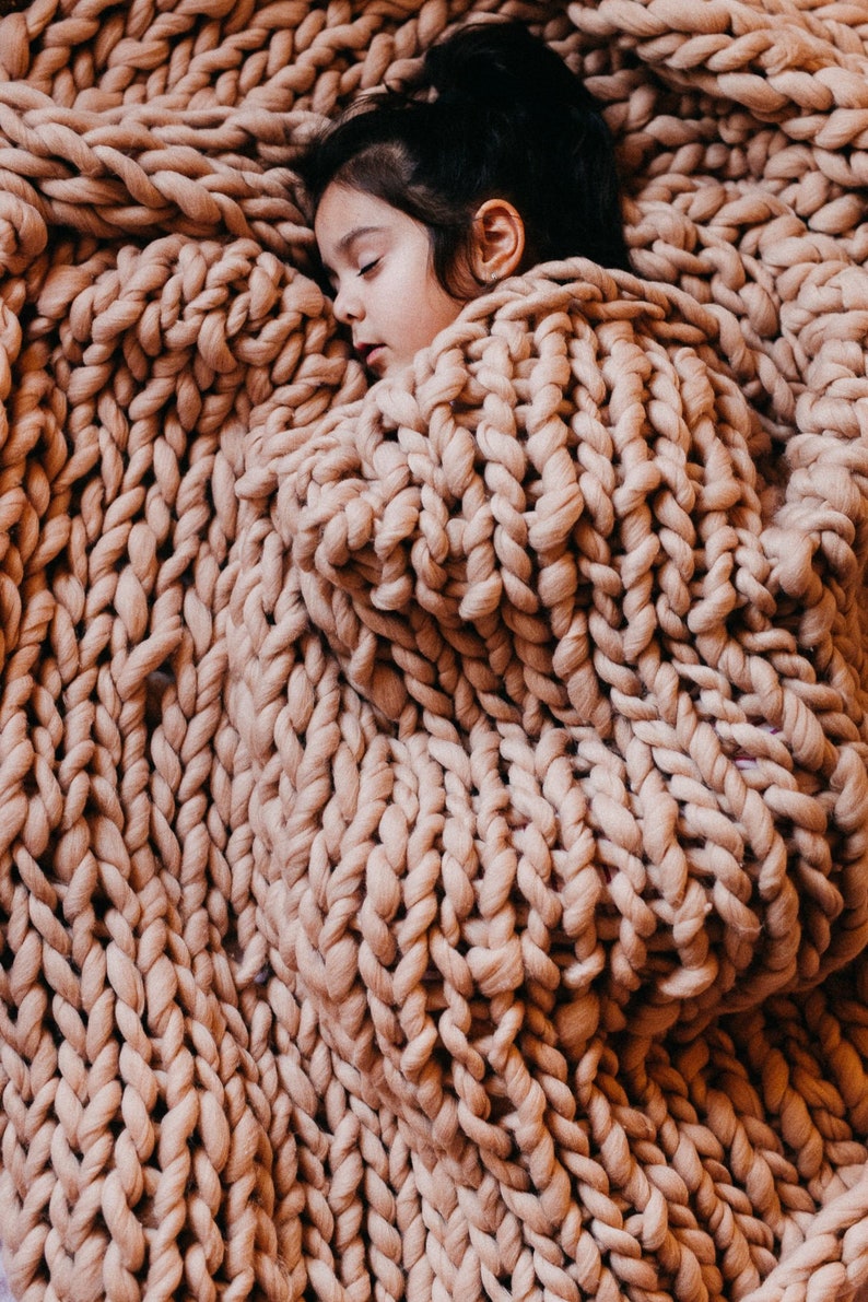 Chunky knit wool blanket, Knitting pattern to a piece of 100x140 cm, I14 image 1