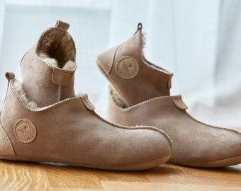 Premium Poolse heren schapenvacht pantoffels, luxe beige schapenwollen laarzen, bonthuisschoenen, 100% natuurlijk geschoren leer, cadeau idee voor hem