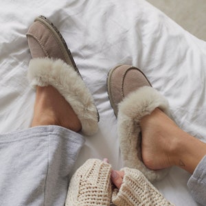 Luxury slippers Beige White Women Sheepskin Slippers, Fluffy Soft Handmade Flip-flops, 100% natural Leather slipper, perfect gift for her