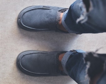 Mules de luxe pour hommes en peau de mouton naturelle 41-47, chaussons en cuir gris pour lui, chaussures chaudes en laine à enfiler, 100 % fait main, idée cadeau pour lui