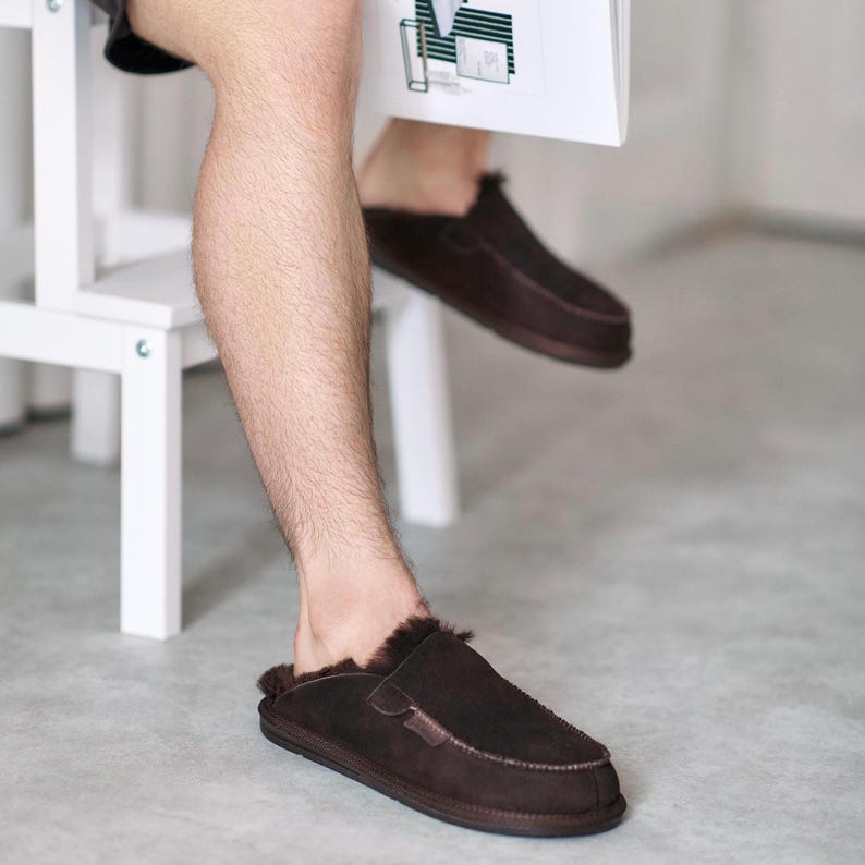 Mules pour hommes en peau de mouton - mocassins en cuir marron faits main, chaussures d'intérieur confortables doublées de laine image 4