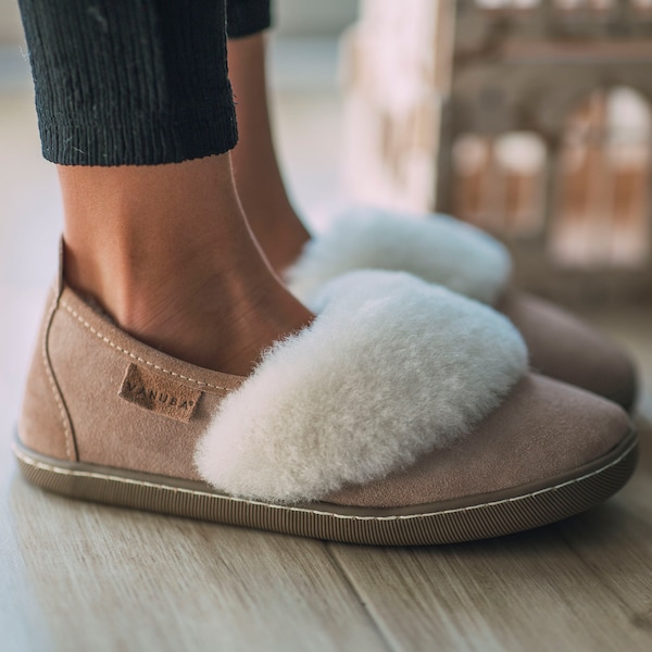 Lederslipper aus Lammfell, beige Damen Haussschuhe, Schlappen für Frauen