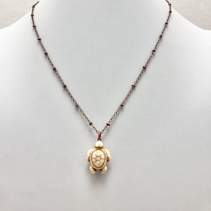 cream howlite sea turtle necklace, turtle necklace, sea turtle necklace, cream turquoise sea turtle necklace, stone turtle necklace, stone