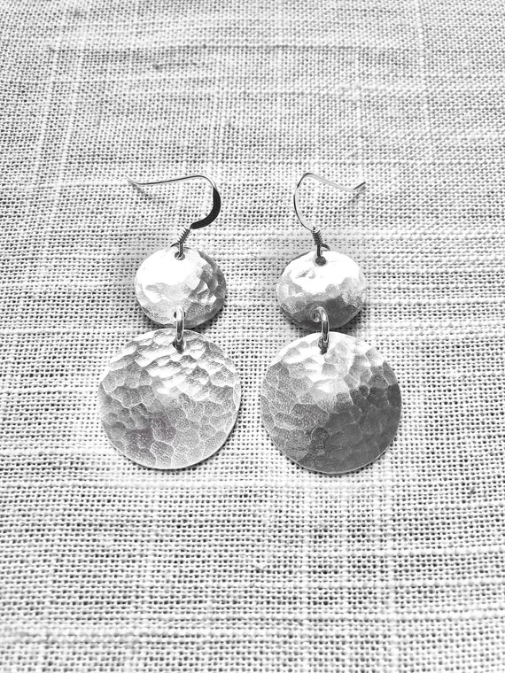 Etsy hammered silver earrings discount