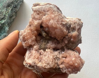 Gruppo di cristalli di ametista rosa naturale, per il riequilibrio dei chakra.