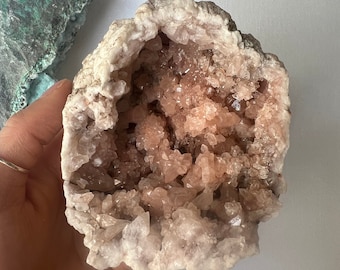 Gruppo di cristalli di ametista rosa naturale, per il riequilibrio dei chakra.