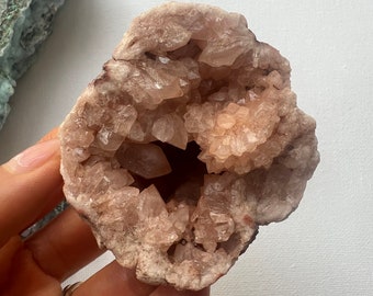 Grappolo di cristalli di ametista rosa naturale, pietra curativa