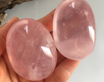Pietra da palmo in quarzo rosa naturale, pietra dell'amore lucidata