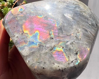 マルチカラー ラブラドライト タワー：664 グラム 本物の研磨石装飾