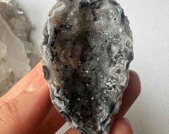 XL ブルー ドゥルージー アゲート ジオード クリスタル: きらめく