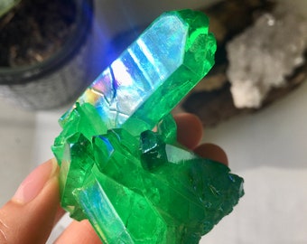 グリーンアップルオーラクォーツクラスター | 虹色水晶 (715g) - Etsy 日本