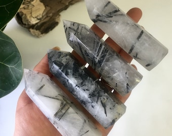 虹色の内包物を含むハニーカルサイト球体、最高品質 - Etsy 日本