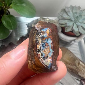 Unbehandeltes australisches Boulder-Opalmuster, natürlicher Heilkristall