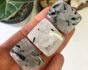 Turmalina en piedra de cuarzo pulida, cuarzo turmalinado