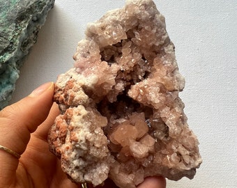 Gruppo di cristalli di ametista rosa naturale, per il riequilibrio dei chakra.