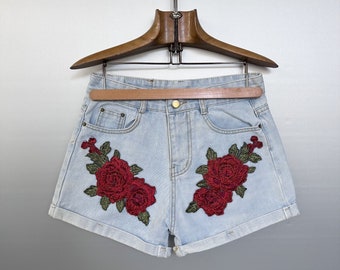 AmeriVINTAGE ROSE EMBROIDERY テパードパンツ Ameri（アメリ）の「ROSE EMBROIDERY TAPERED PANTS（スラックス