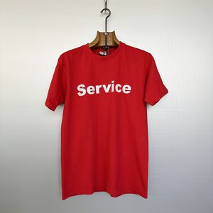 Vintage beflockt T-Shirt | Rot SERVICE Print Vorderseite Rückseite | Minimaler Designer-Stil | M