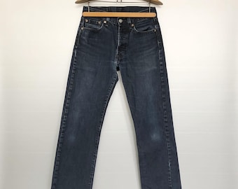 Vaqueros Levi's 501 / Azul oscuro, años 90, fabricados en Egipto / Denim clásico / 29/32