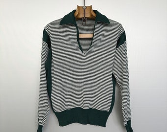 Suéter vintage dos anos 80 | Tricô geométrico verde e branco | Gola polo | Tamanho P