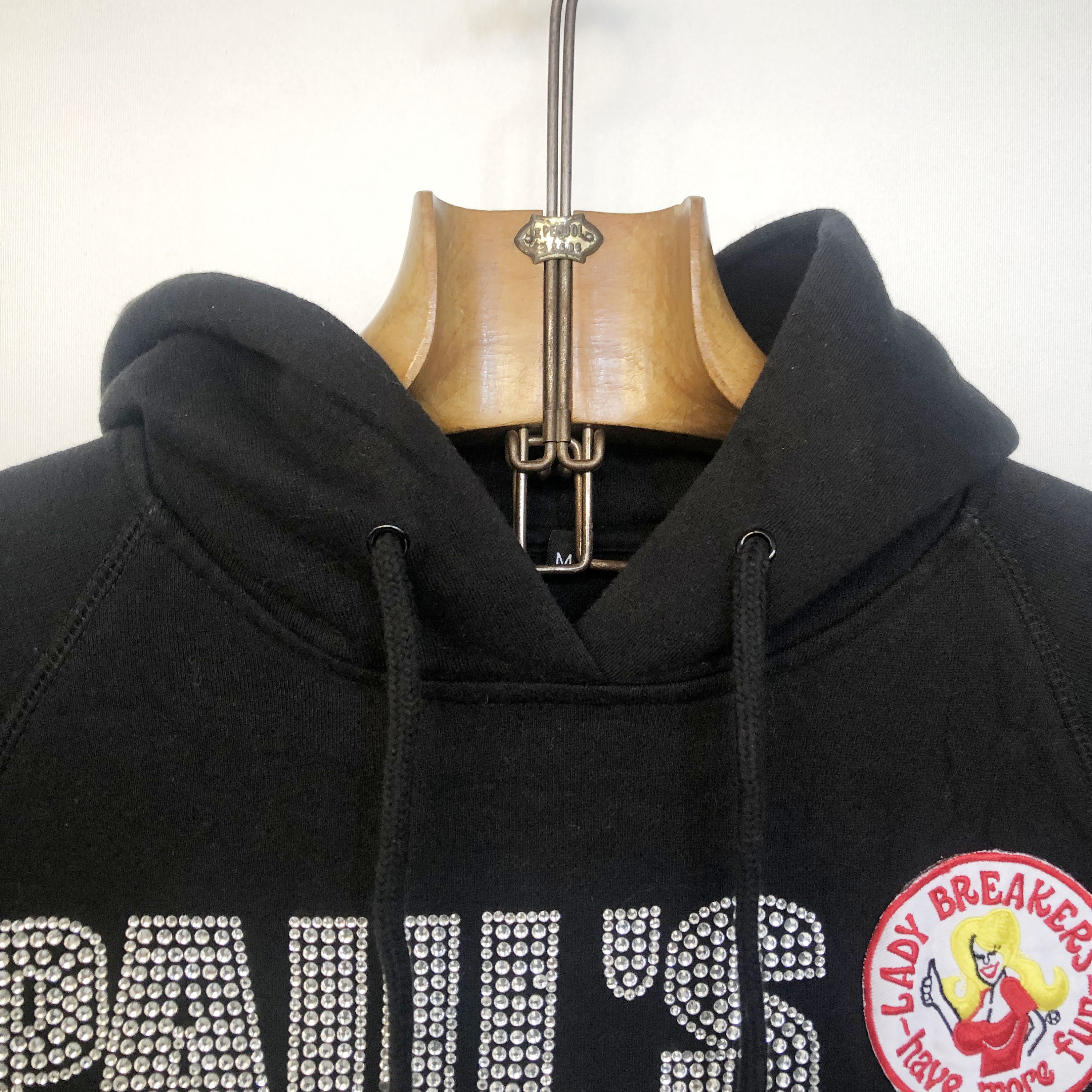 トップス HWC LABEL EMBROIDEREDCROPPEDHOODIE BLACK Classic Loopback 4 Bar Full Zip Hoodie | Thom Browne