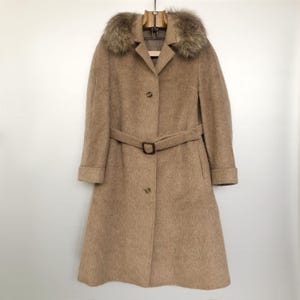 Vintage Beige Lama Wool Coat: Faux Fur Collar, 70s Buckle Belt