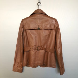 Blouson en cuir style safari | Brun caramel riche et boutons en métal | Taille FEMME S
