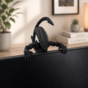 Alien-Inspired Monitor Topper Buddy Sitter, 3D Printed Sci-Fi Creature, Horror Desk Decor, Gamer Gift, Computer Screen Accessory