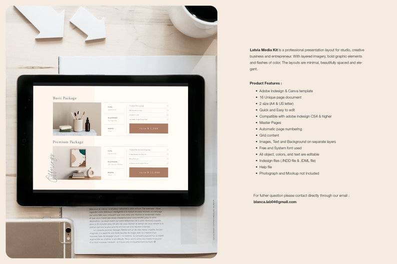 Puede incluir: Una tableta digital muestra un dise&ntilde;o de presentaci&oacute;n para empresas creativas. El dise&ntilde;o incluye caracter&iacute;sticas del producto, detalles del paquete e informaci&oacute;n de contacto. La tableta est&aacute; sobre una superficie de madera con un tel&eacute;fono, una taza de caf&eacute; y elementos decorativos.