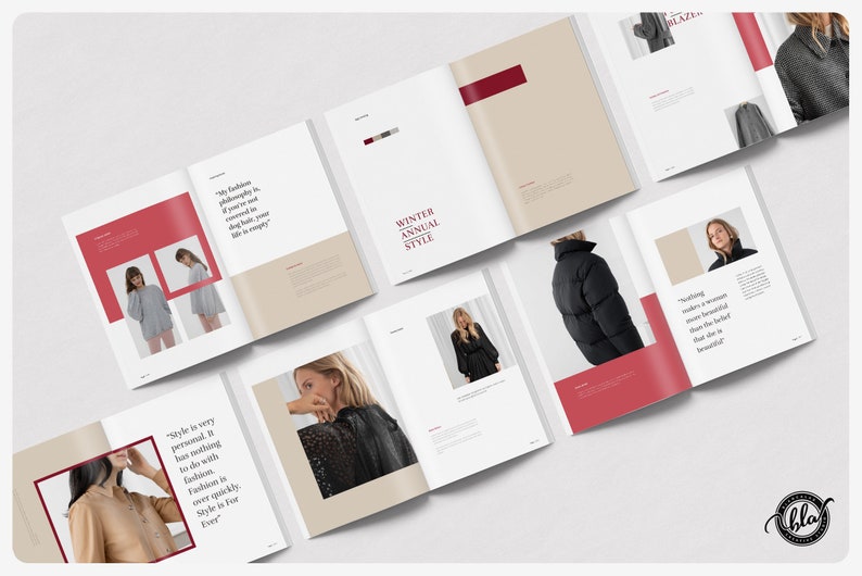 Puede incluir: Una extensi&oacute;n de revistas abiertas con fotograf&iacute;a de moda y texto. Las p&aacute;ginas muestran im&aacute;genes de ropa y citas sobre estilo. Las palabras "WINTER ANNUAL STYLE" son visibles. La revista tiene un dise&ntilde;o moderno con acentos rojos y beige.