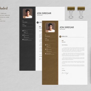 Puede incluir: Un conjunto de plantillas de curr&iacute;culum vitae y una carta de presentaci&oacute;n, con foto y datos de contacto. El dise&ntilde;o utiliza una combinaci&oacute;n de colores negro y marr&oacute;n, con un bol&iacute;grafo dorado y clips. El texto incluye el nombre "Jon Siregar" y "Web Designer".