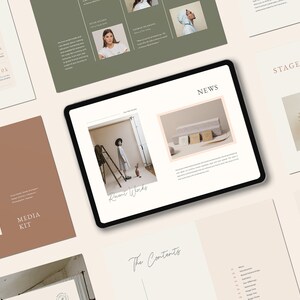 Puede incluir: Una tableta digital muestra un dise&ntilde;o de sitio web con las palabras "NEWS" y "Recent Works". Alrededor de la tableta hay varios materiales impresos, incluido un "MEDIA KIT" y p&aacute;ginas con texto e im&aacute;genes, todo en una paleta de colores neutros.