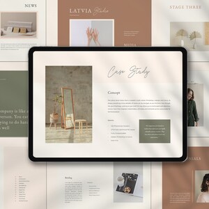 Puede incluir: Una tableta digital muestra una presentaci&oacute;n con una paleta de colores neutros. La presentaci&oacute;n incluye texto e im&aacute;genes, con las palabras "Case Study" y "Media Kit" visibles. El tema general es una presentaci&oacute;n de negocios o marketing.