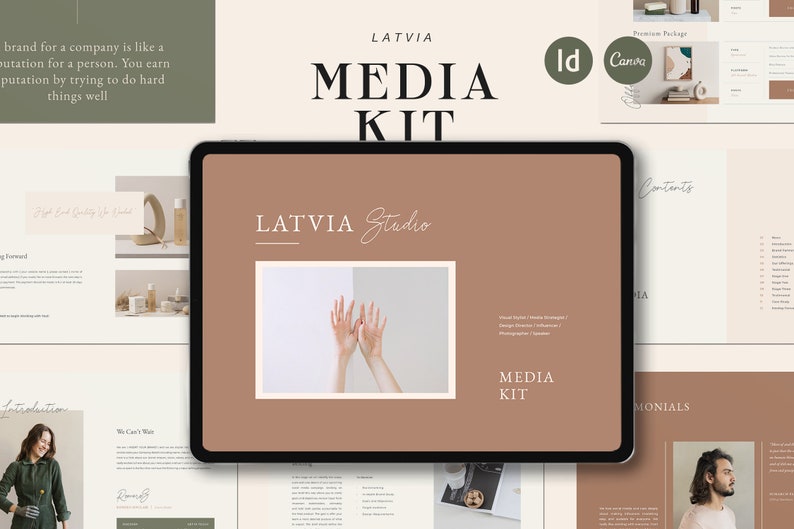 Puede incluir: Dise&ntilde;o de kit de medios digitales con una paleta de colores neutros. El t&iacute;tulo "LATVIA MEDIA KIT" se muestra de forma destacada. El kit incluye una tableta que muestra un dise&ntilde;o con el texto "LATVIA Studio" y una foto de manos.